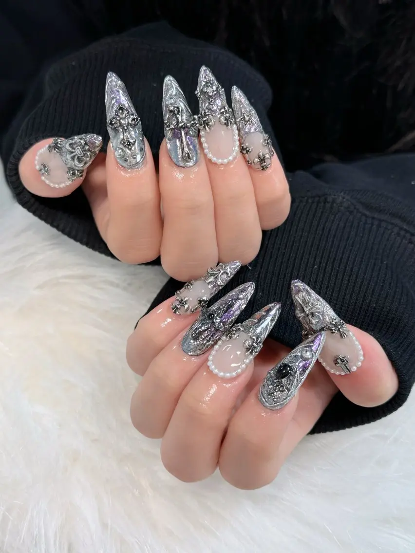 ネイル フレンチネイル ジェルネイル ガラスフレンチ ハロウィン ハート ハンドネイル H.baby Nail Salonのネイルデザイン