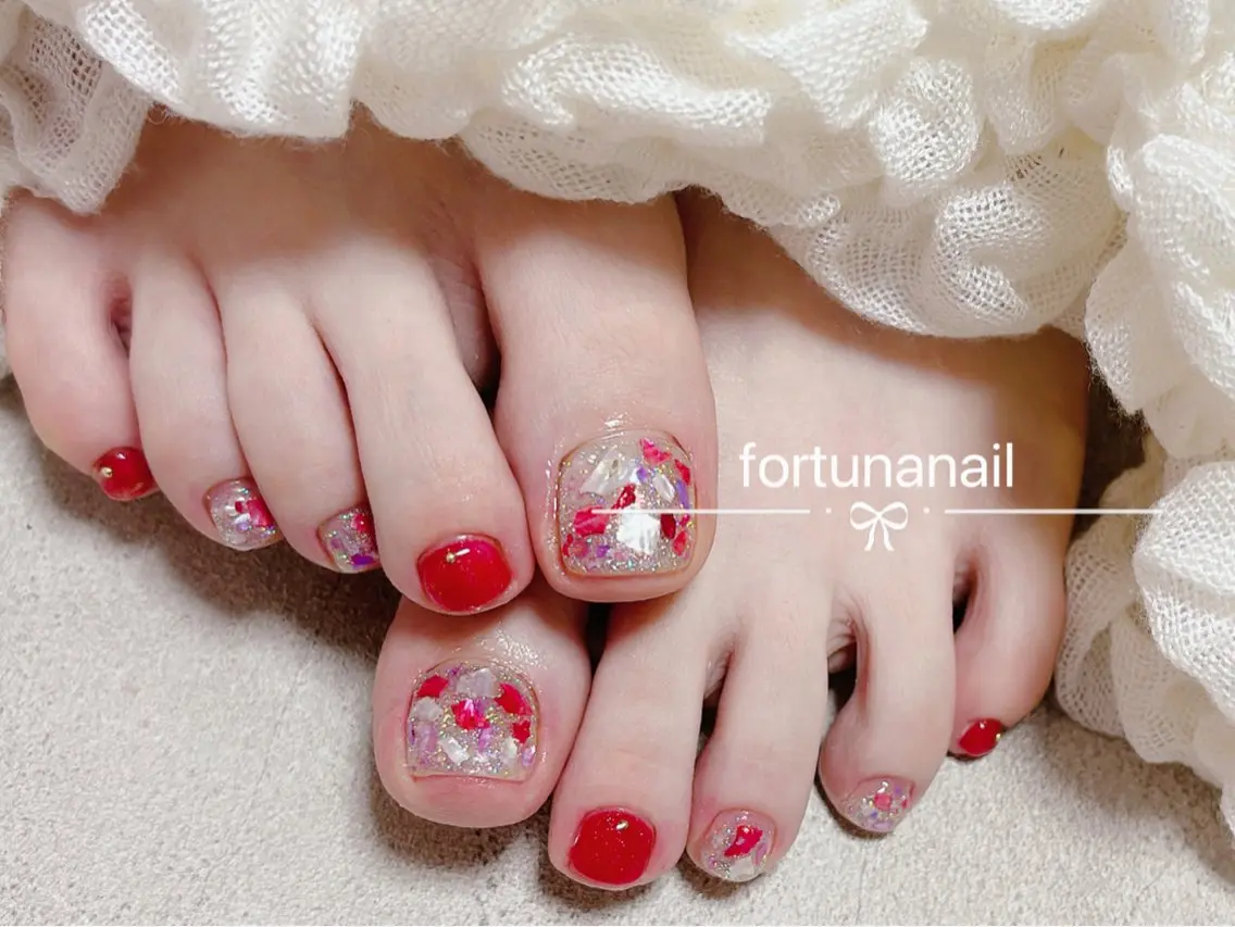 ネイル フットネイル キラキラネイル Nail •Head スパFortunaのネイルデザイン