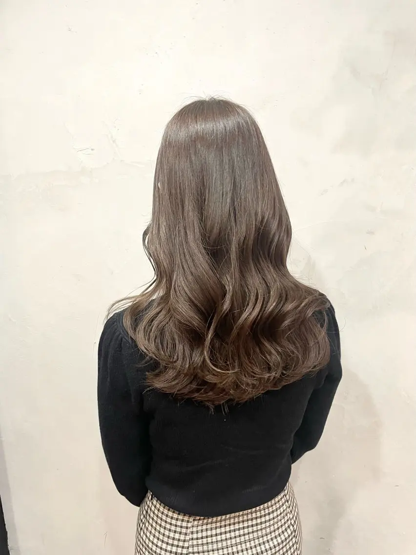 ロング カラー アッシュ ベージュカラー イルミナカラー カット ヘアカラー 赤み消しカラー/透 明感カラー/有吉優香のヘアスタイル