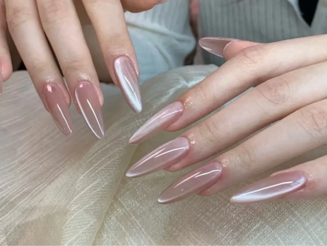 ネイル オーロラネイル 長さ出し フレンチネイル ジェルネイル ガラスフレンチ ハンドネイル Rela・S NAILのネイルデザイン
