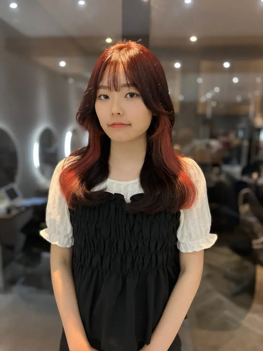 セミロング カラー ベージュカラー グレージュ インナーカラー ミルクティーベージュ 顔まわりレイヤー カット ヘアカラー トリートメント 韓国🇰🇷レイヤー 映える顔周り🩷のヘアスタイル