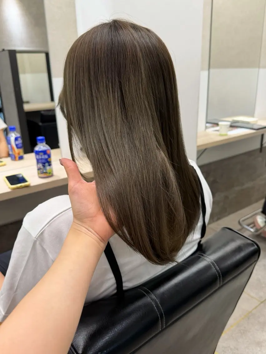 ロング カラー 黒髪 ブリーチ 透明感カラー ダブルカラー グレージュ カット ヘアカラー トリートメント 🎀透明感 カラーHiROEのヘアスタイル
