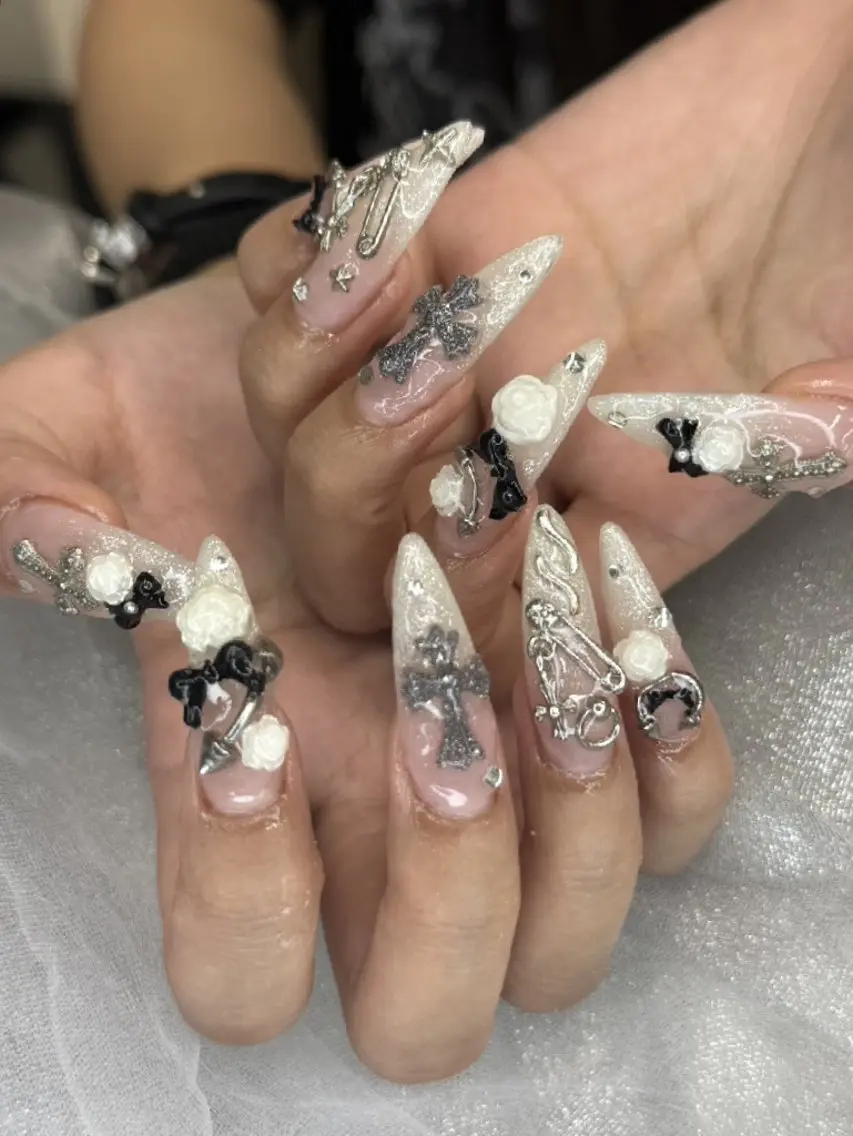 ネイル 氷ネイル・うるうるネイル マットネイル ニュアンスネイル リボン 夏ネイル ハンドネイル rina nailのネイルデザイン