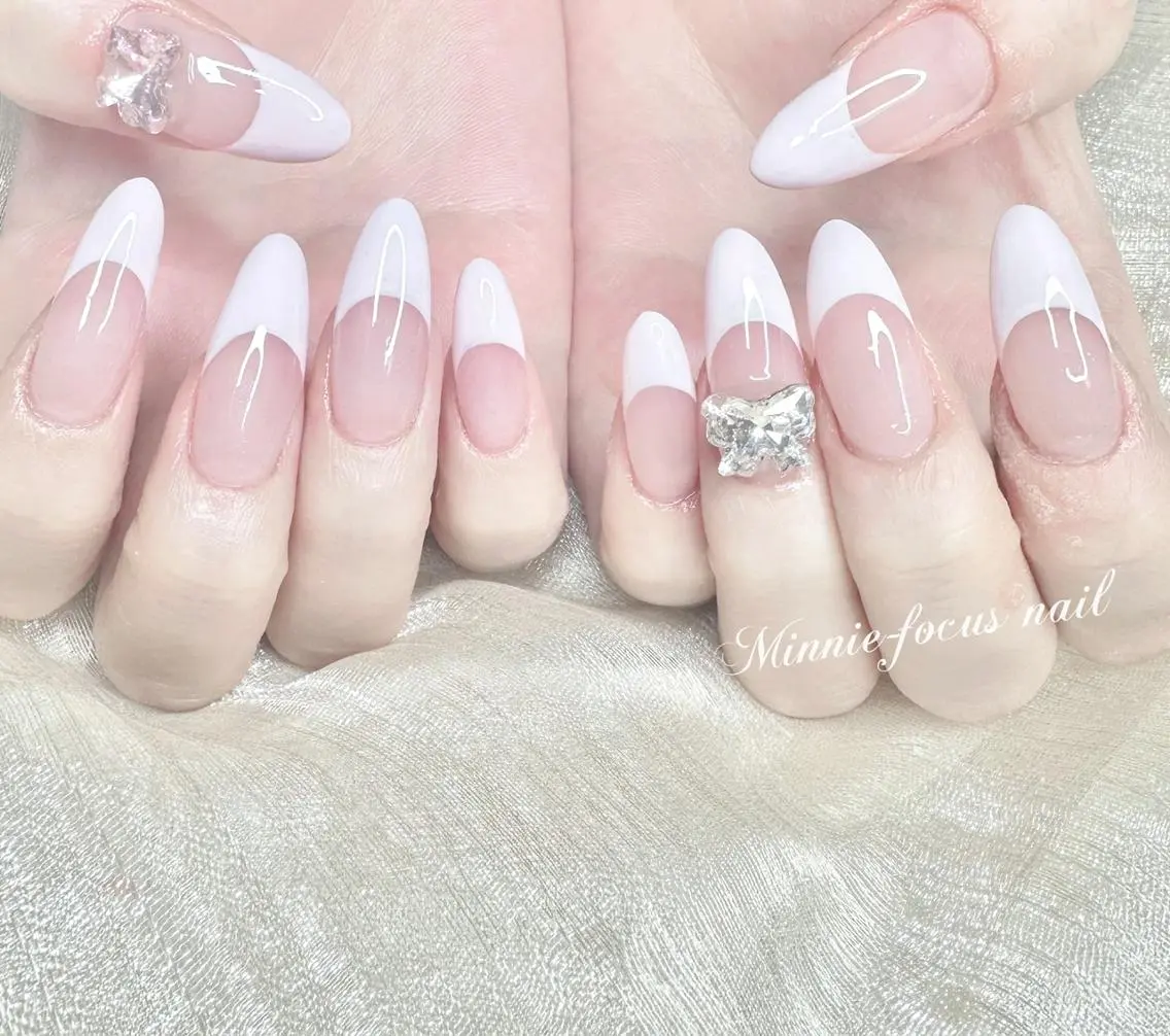 ネイル フレンチネイル キラキラネイル 韓国ネイル スカルプネイル ワンホンネイル 🧸Luvia nail✨のネイルデザイン