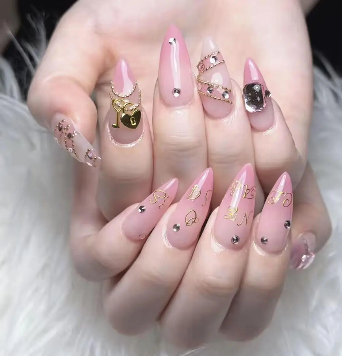 ネイル チークネイル フレンチネイル キラキラネイル 韓国ネイル マグネットネイル ハンドネイル Sakura h.babynailのネイルデザイン