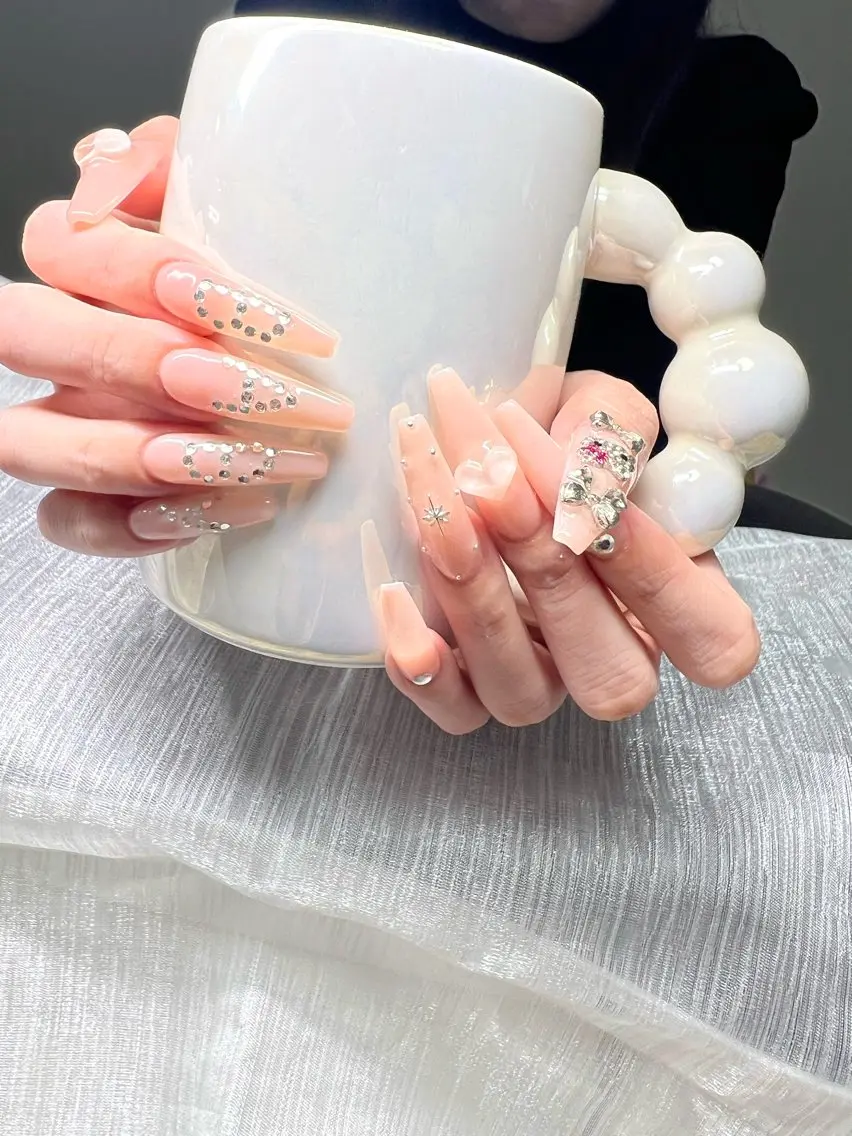 ネイル オーロラネイル チークネイル 長さ出し フットネイル フレンチネイル ハンドネイル Lee Nailsのネイルデザイン