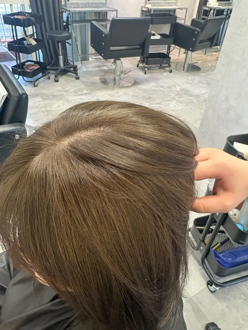 カラー オリーブグレー ヘアカラー 柔ベージュ、上品 ／ボブ　ユミのヘアスタイル