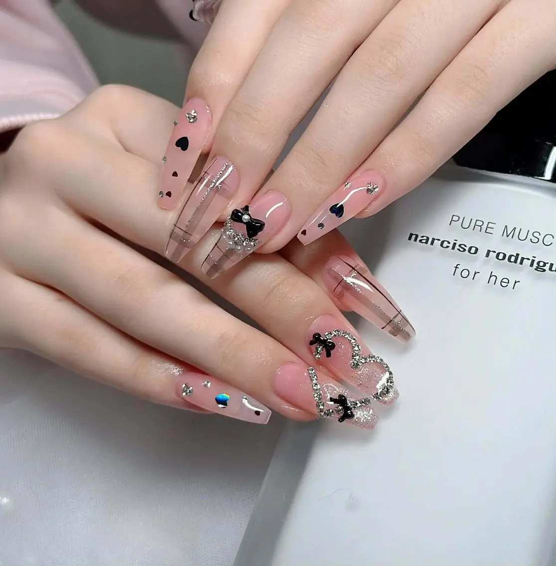 ネイル チークネイル フレンチネイル キラキラネイル 韓国ネイル マグネットネイル ハンドネイル Buruberii hbaby nailのネイルデザイン