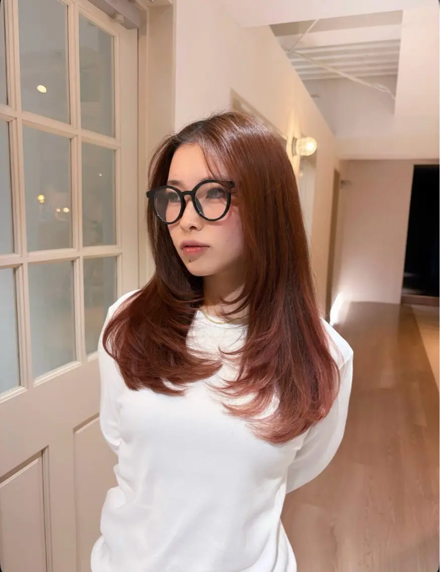 ミディアム レイヤーカット ニトウ レイナのヘアスタイル