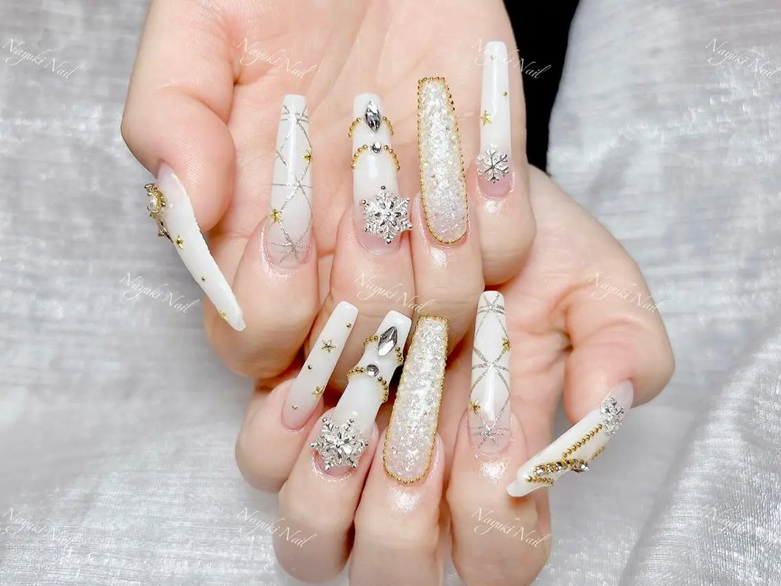 ネイル 🦋 Queenieのネイルデザイン