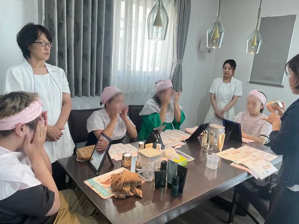 美肌へ導く!スキンチェック&お手入れ体験の写真
