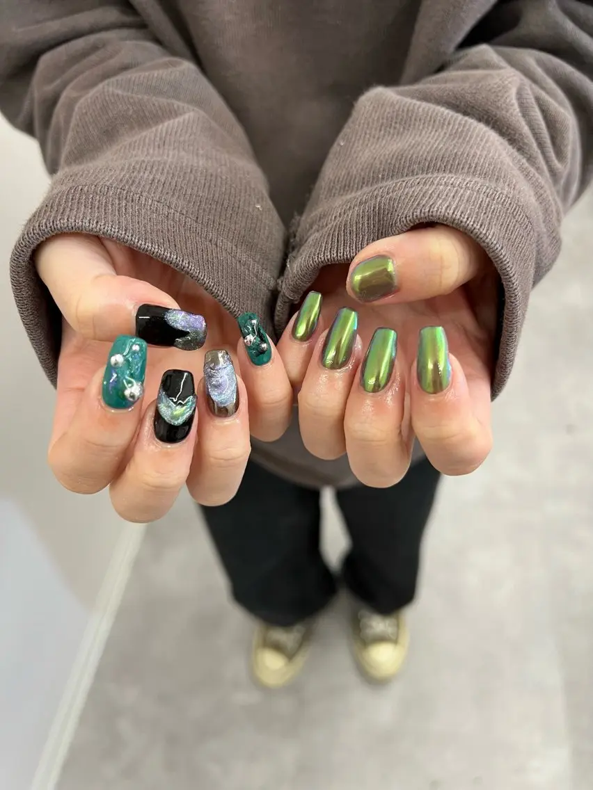 ネイル ジェルネイル グリーン 韓国ネイル マグネットネイル ミラーネイル ハンドネイル ハンドケア Bana_ Nailのネイルデザイン