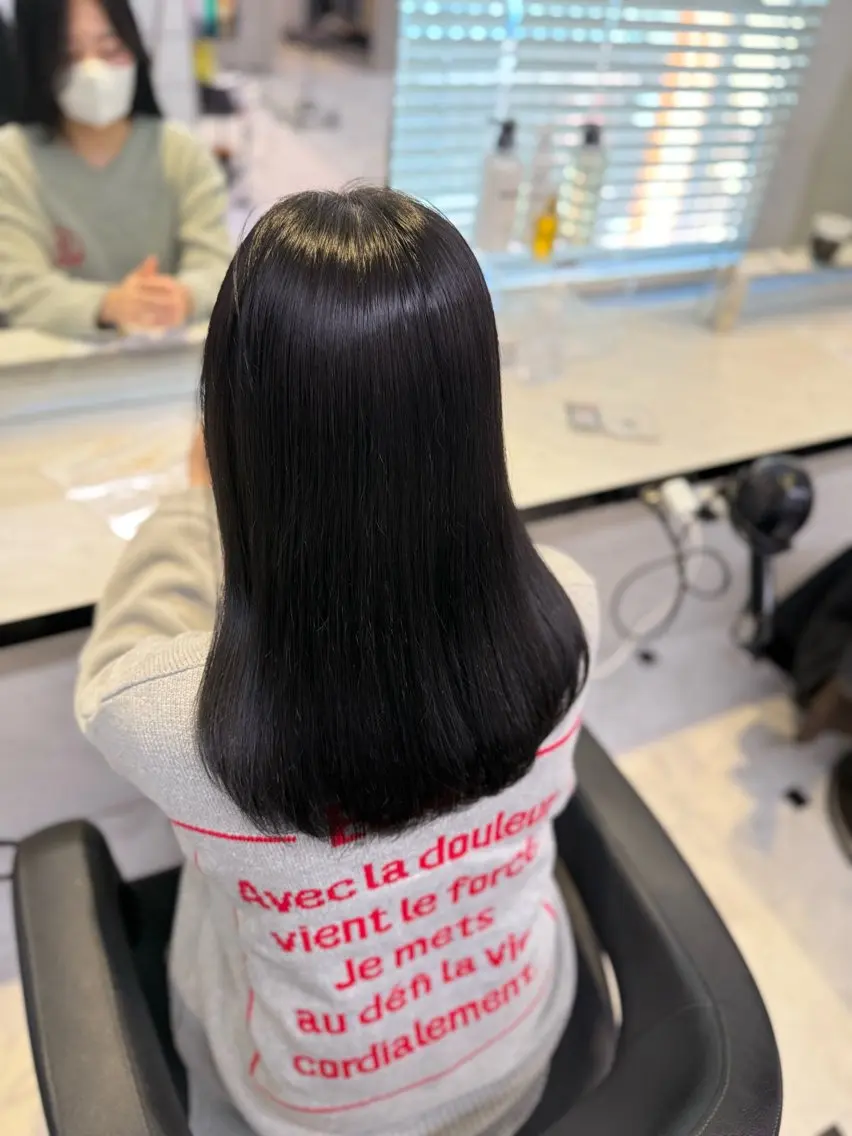 ロング カラー 黒髪 ブリーチ ブルーカラー ブルーブラック 透明感カラー 韓国風グレージュ 🤍たくみ🤍のヘアスタイル