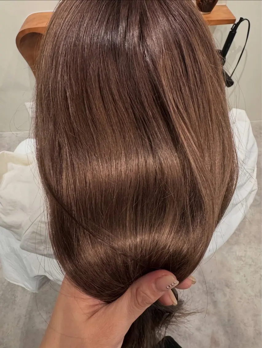 ロング カラー TOIRO ARISAのヘアスタイル