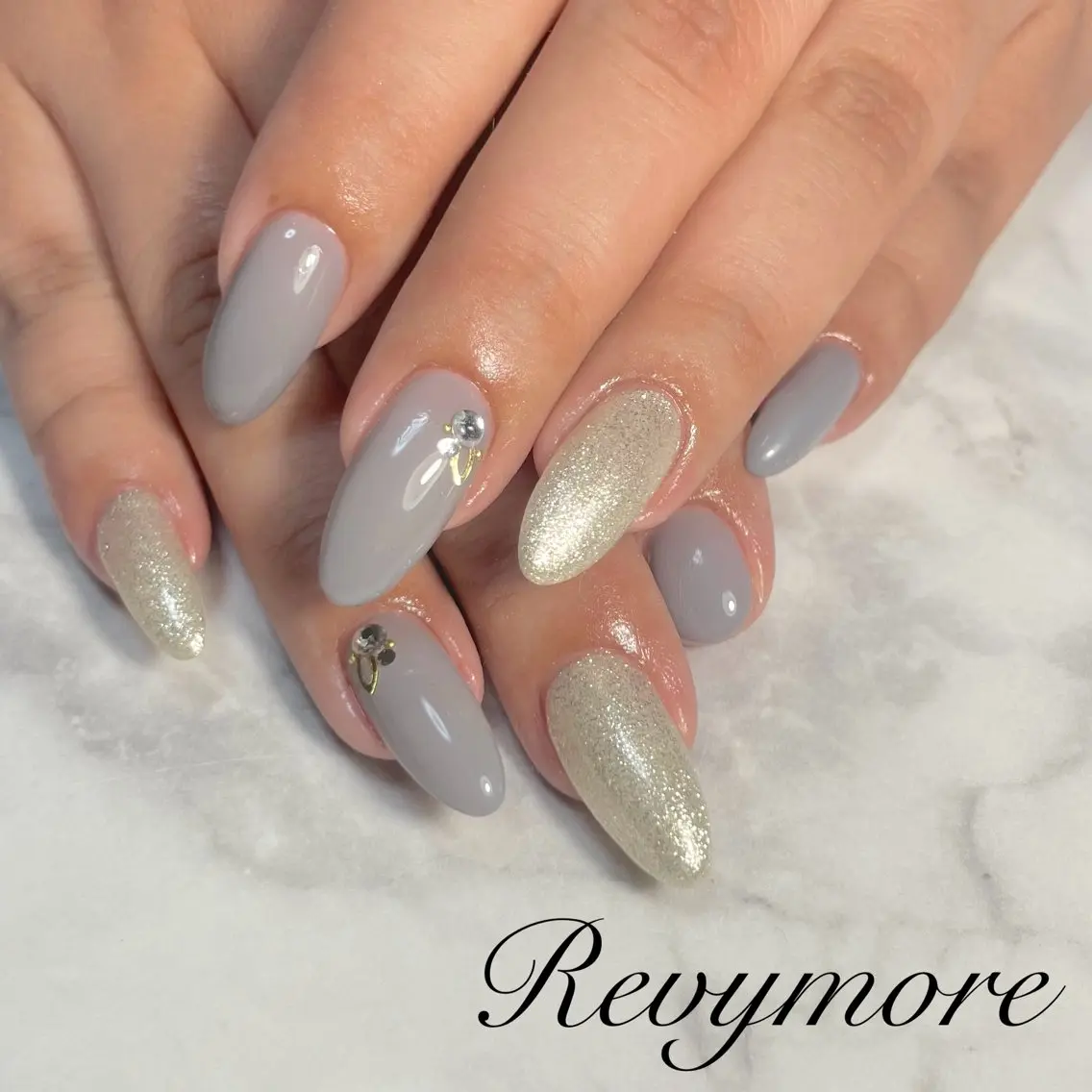 ネイル ジェルネイル ゴールド 韓国ネイル ニュアンスネイル オフィスネイル ハンドネイル フットネイル nail salon Revymoreのネイルデザイン