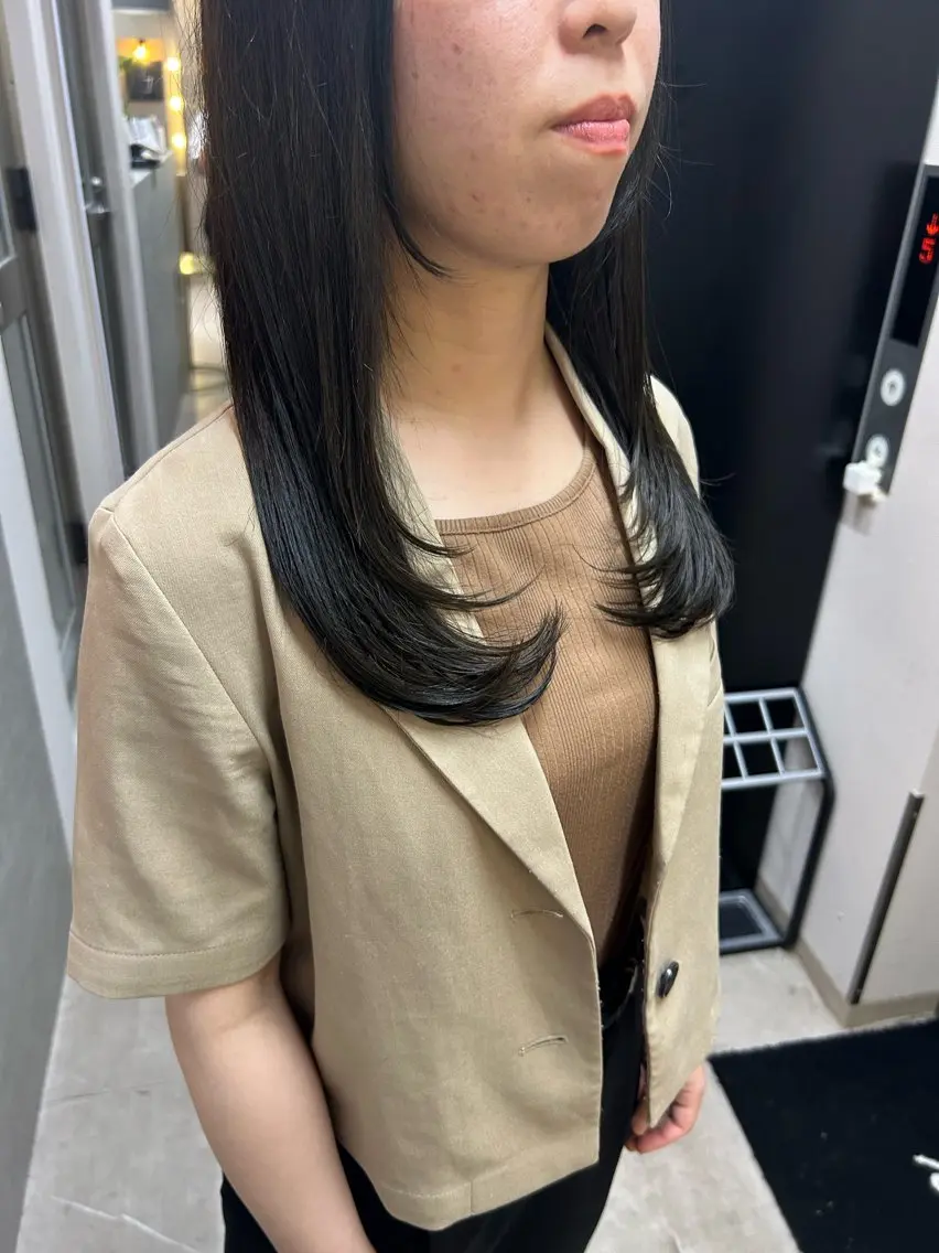 セミロング カラー flag hair レイナのヘアスタイル