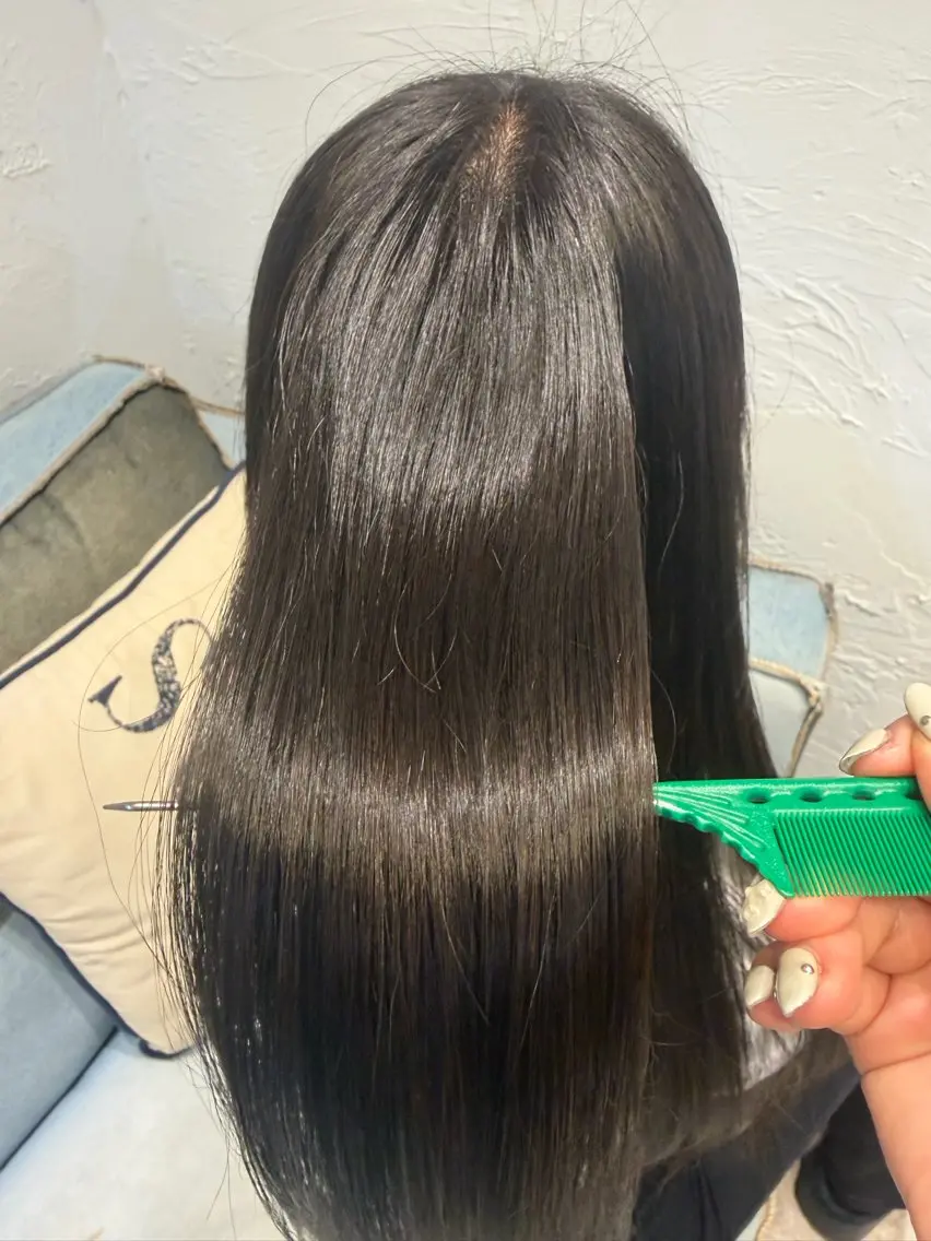 ロング カラー 黒髪 牧野 心咲のヘアスタイル