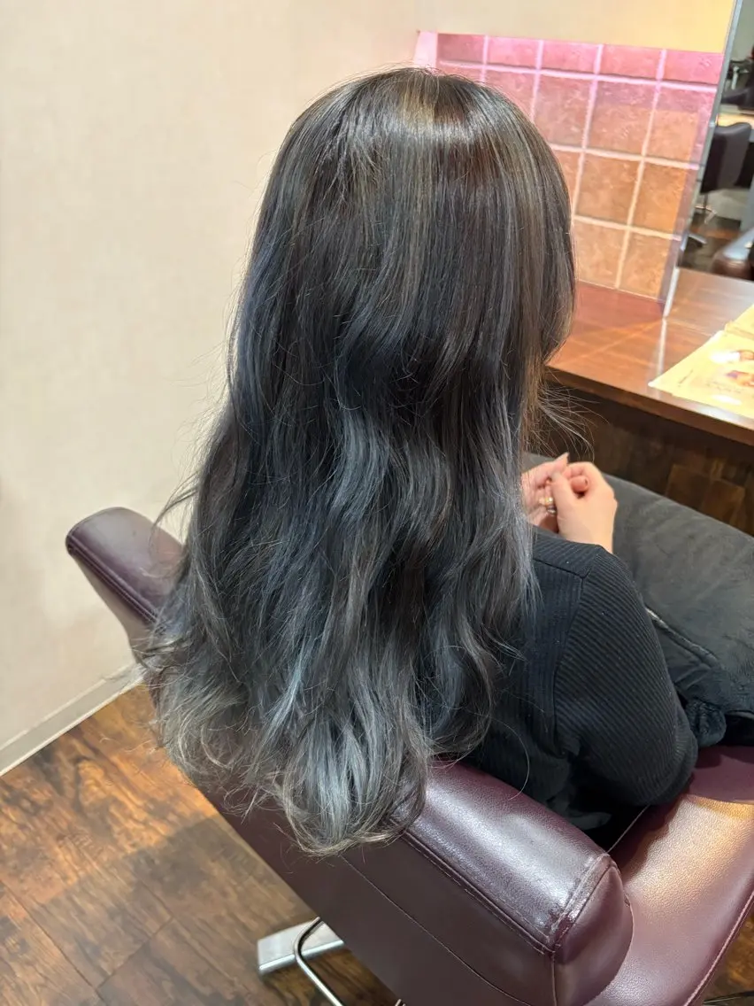 カラー ヘアカラー 佐藤 舞のヘアスタイル