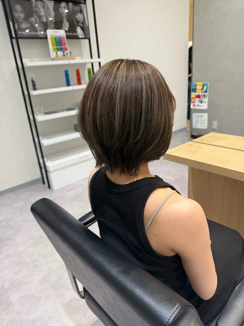 ショート カラー ハイライトカラー ハイライト ショートヘア カット ヘアカラー トリートメント 長谷川 紗羅のヘアスタイル