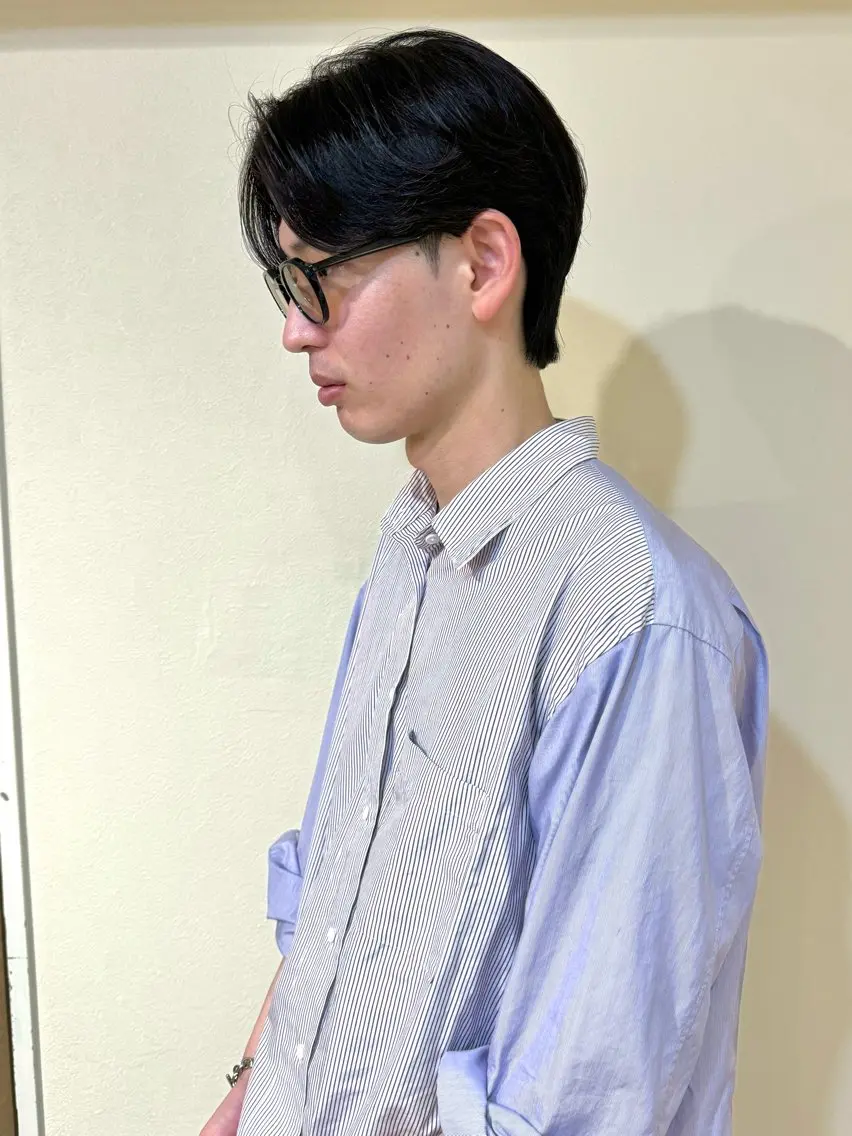 ショート メンズ センターパート メンズ韓国風 マッシュ メンズパーマ プードルパーマ ヤマグチ リョウのヘアスタイル