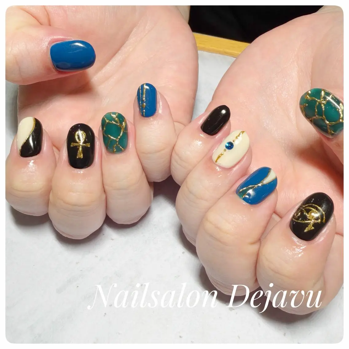 ネイル アートネイル ブルー ゴールド グリーン 持ち込み ハンドネイル Nail salon Dejavu 🌿のネイルデザイン