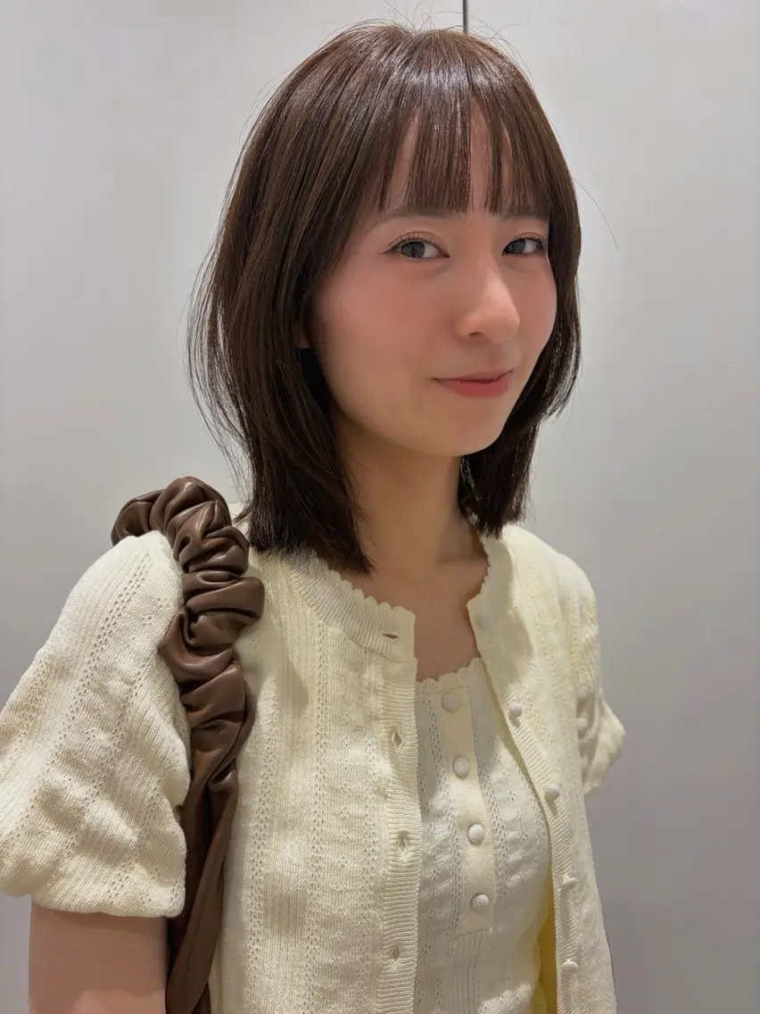 ミディアム カラー 透明感カラー グレージュ レイヤーカット カット ヘアカラー トリートメント 砂原 ひよりのヘアスタイル