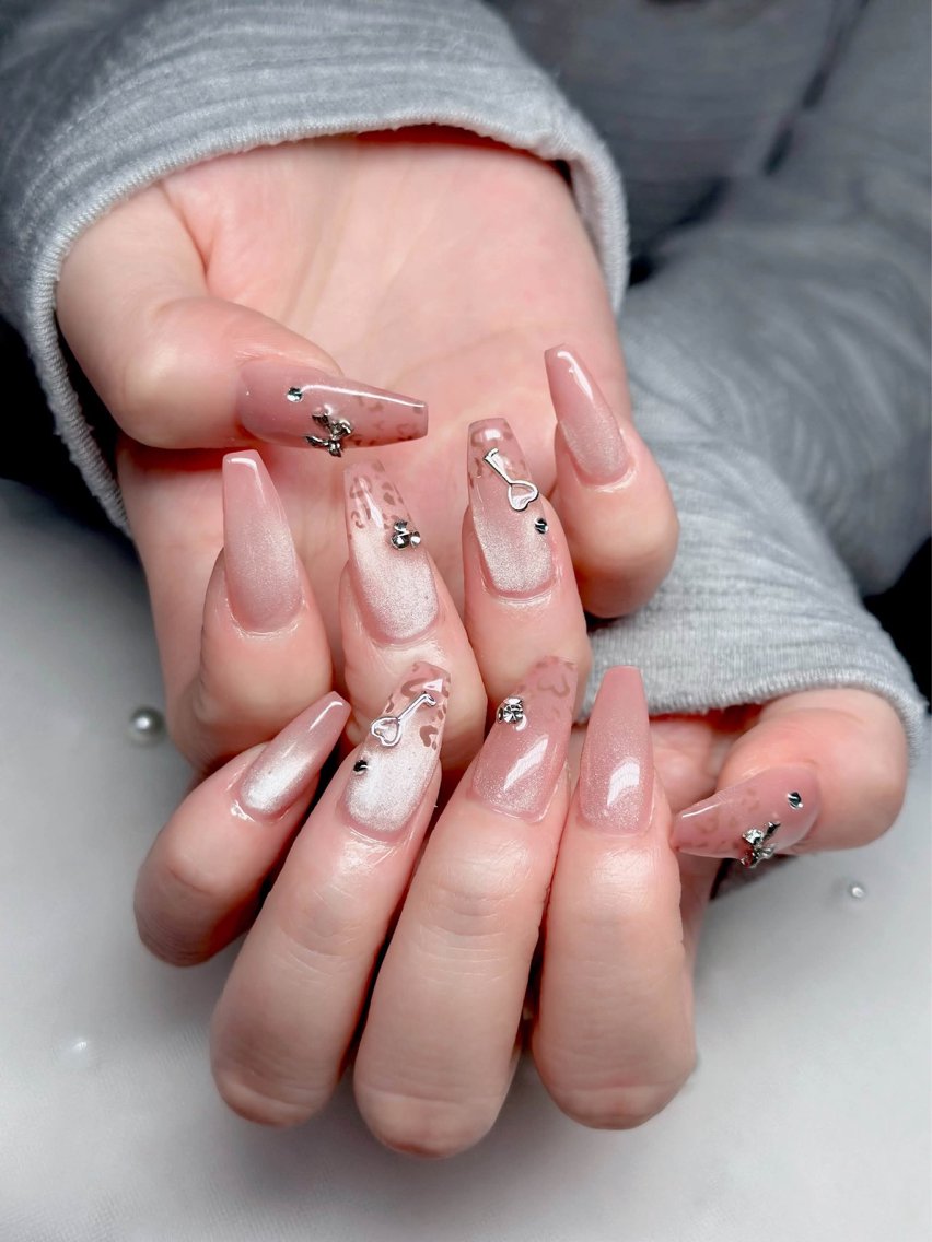 ネイル チークネイル フレンチネイル キラキラネイル 韓国ネイル マグネットネイル ハンドネイル yuuna hbabynailのネイルデザイン