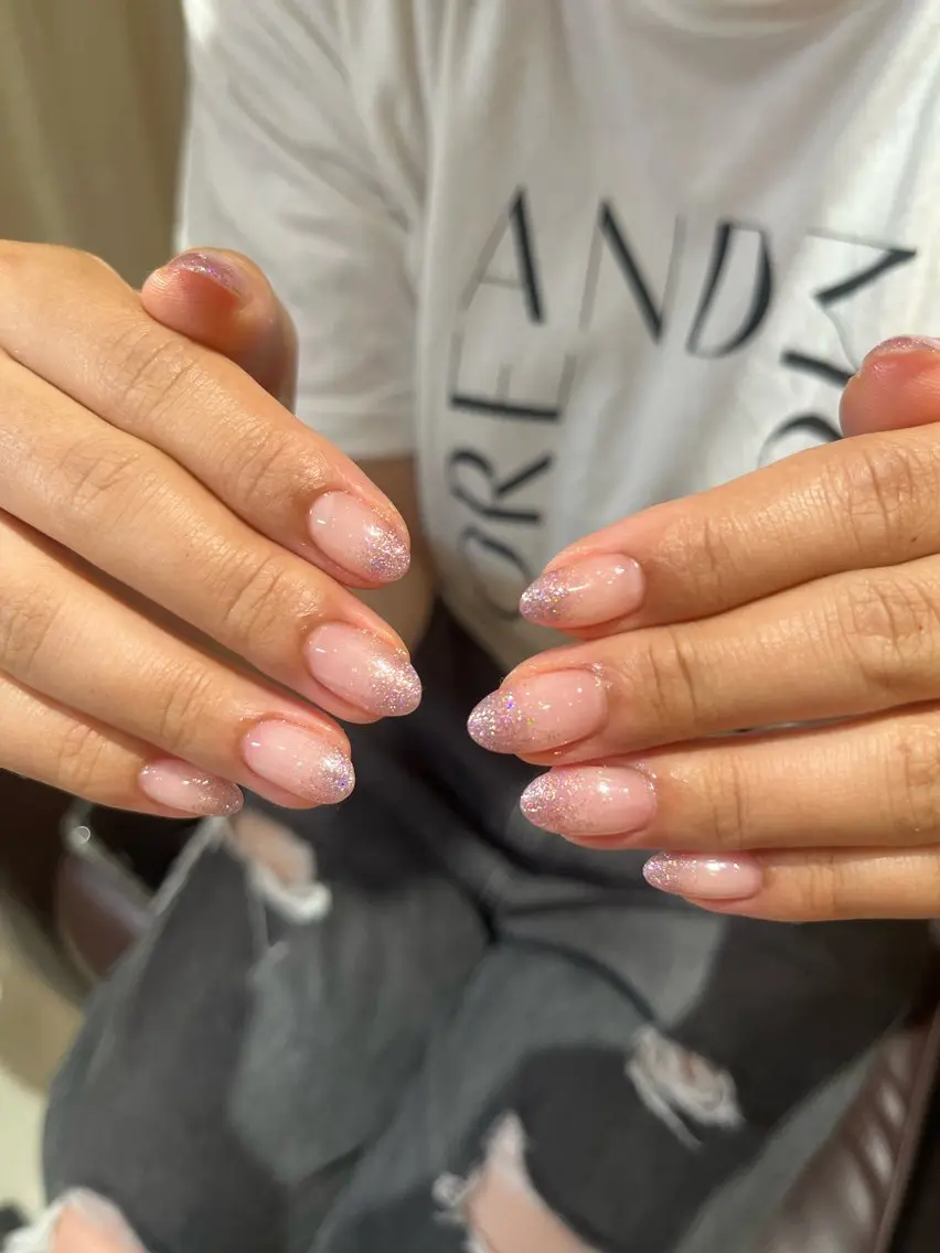 ネイル オーロラネイル グラデーション キラキラネイル ラメ(グリッター) ラメグラデーション NailAVANCE Ichikaのネイルデザイン