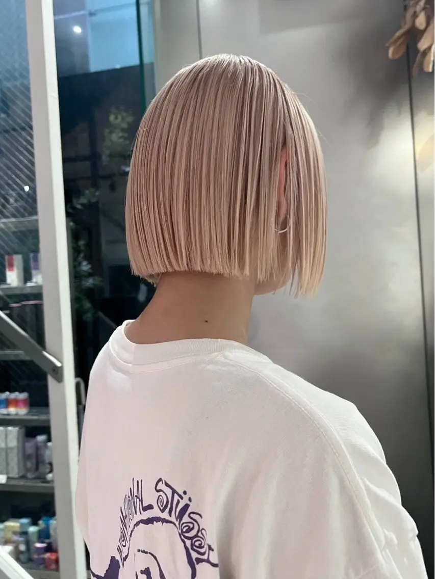 ショート カラー 切りっぱなしボブ ブリーチ ブロンド ダブルカラー ハイライトカラー ヘアカラー トリートメント CHERIEブリーチ ダブルカラー 天神のヘアスタイル