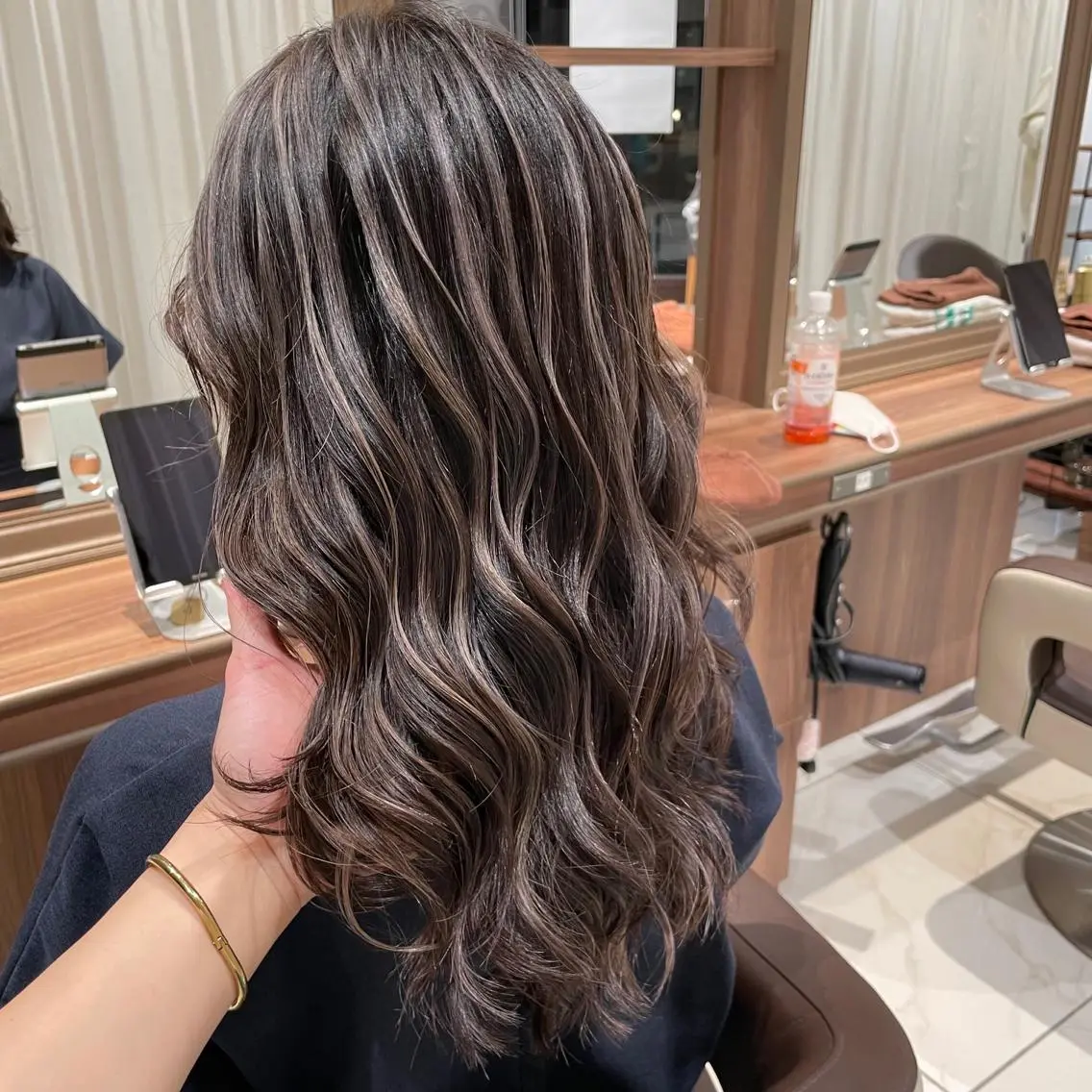 ロング カラー ハイライトカラー ハイライト ヘアカラー 🇰🇷韓国ヘア★ 副店長.쿠리타⭐︎のヘアスタイル