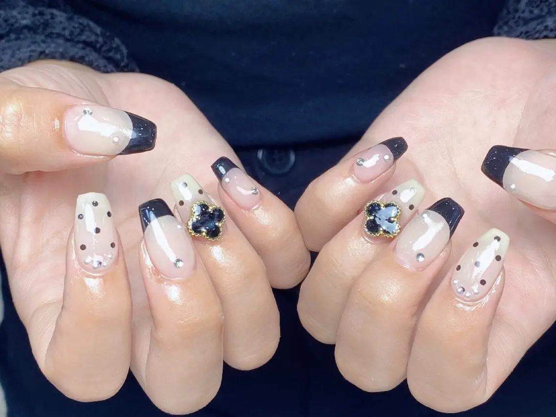 ネイル アートネイル フラワーネイル フットネイル ジェルネイル ガーリー ハンドネイル UM Nail Salonのネイルデザイン