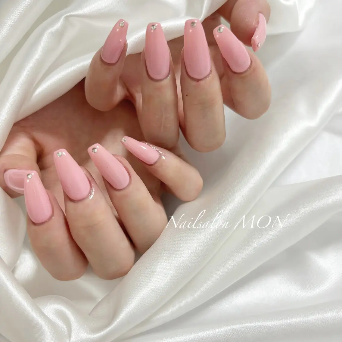 ネイル ストーンネイル ハンドネイル Nailsalon MONのネイルデザイン