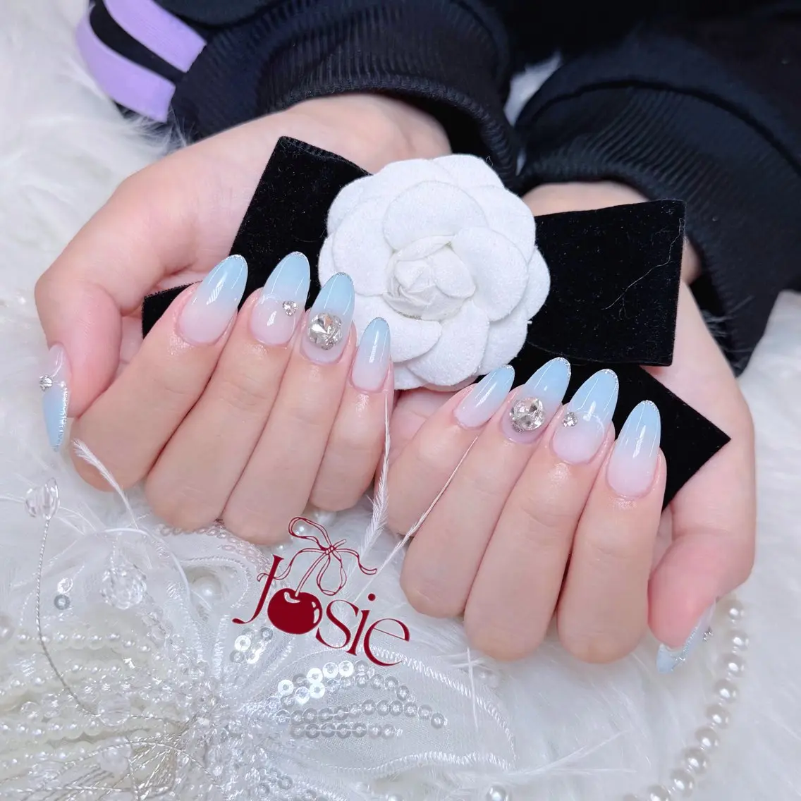ネイル フレンチネイル ガーリー ガラスフレンチ 氷ネイル・うるうるネイル キラキラネイル ハンドネイル JOSIE nail studioのネイルデザイン