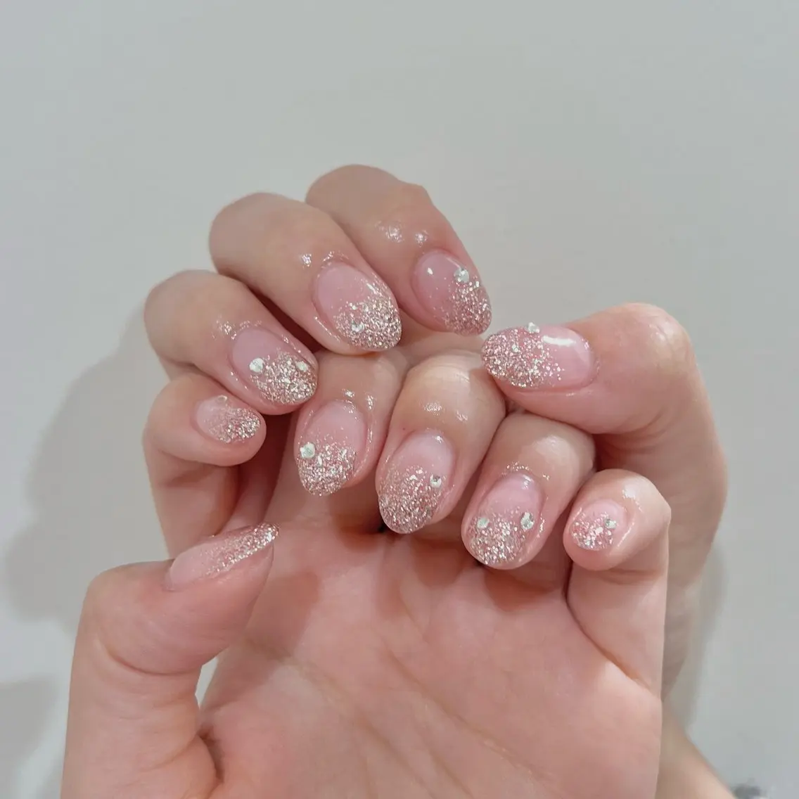ネイル ストーンネイル ハンドネイル 🎀チーク/ちゅるん 🫧chisa🎀のネイルデザイン