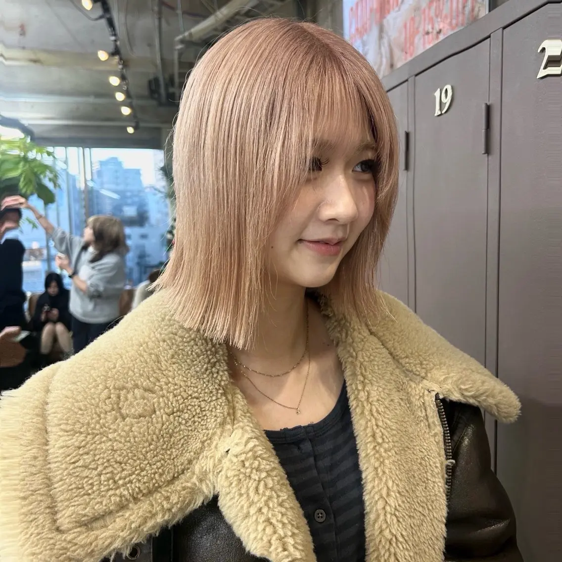 ミディアム カラー ベージュカラー ブリーチ ハイトーンカラー ピンクカラー ピンクベージュ ヘアカラー 伊藤ほのか/パーマ /酸性ストレートのヘアスタイル