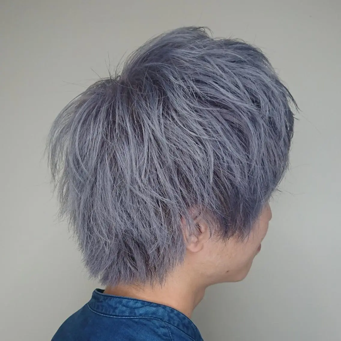 メンズ カラー ヘアアレンジ ブルーカラー シルバー ヘアカラー ブリーチ/ヘアケア/ 艶髪/イギチハルのヘアスタイル