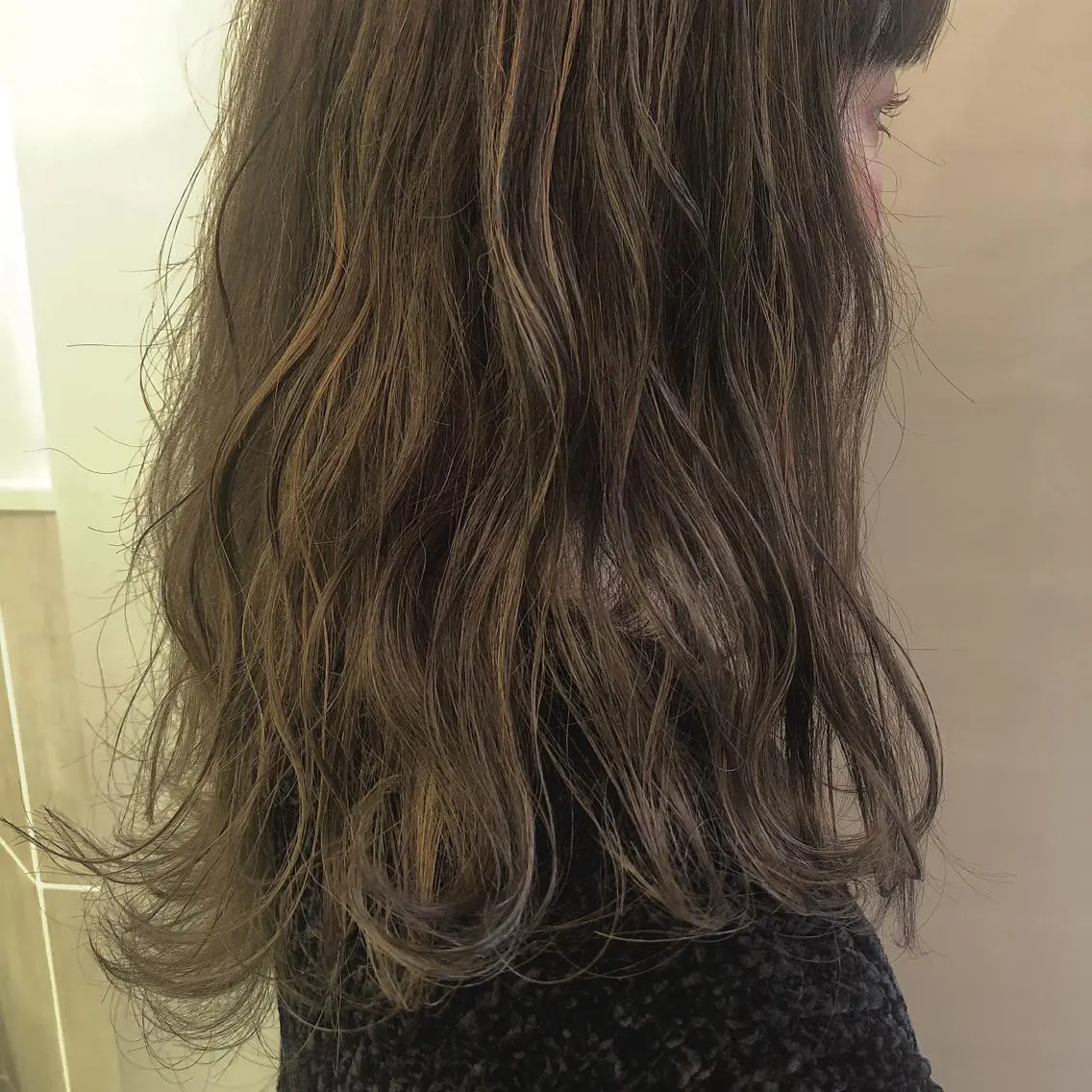 セミロング ハイライト カット ヘアカラー 齋藤 咲のヘアスタイル