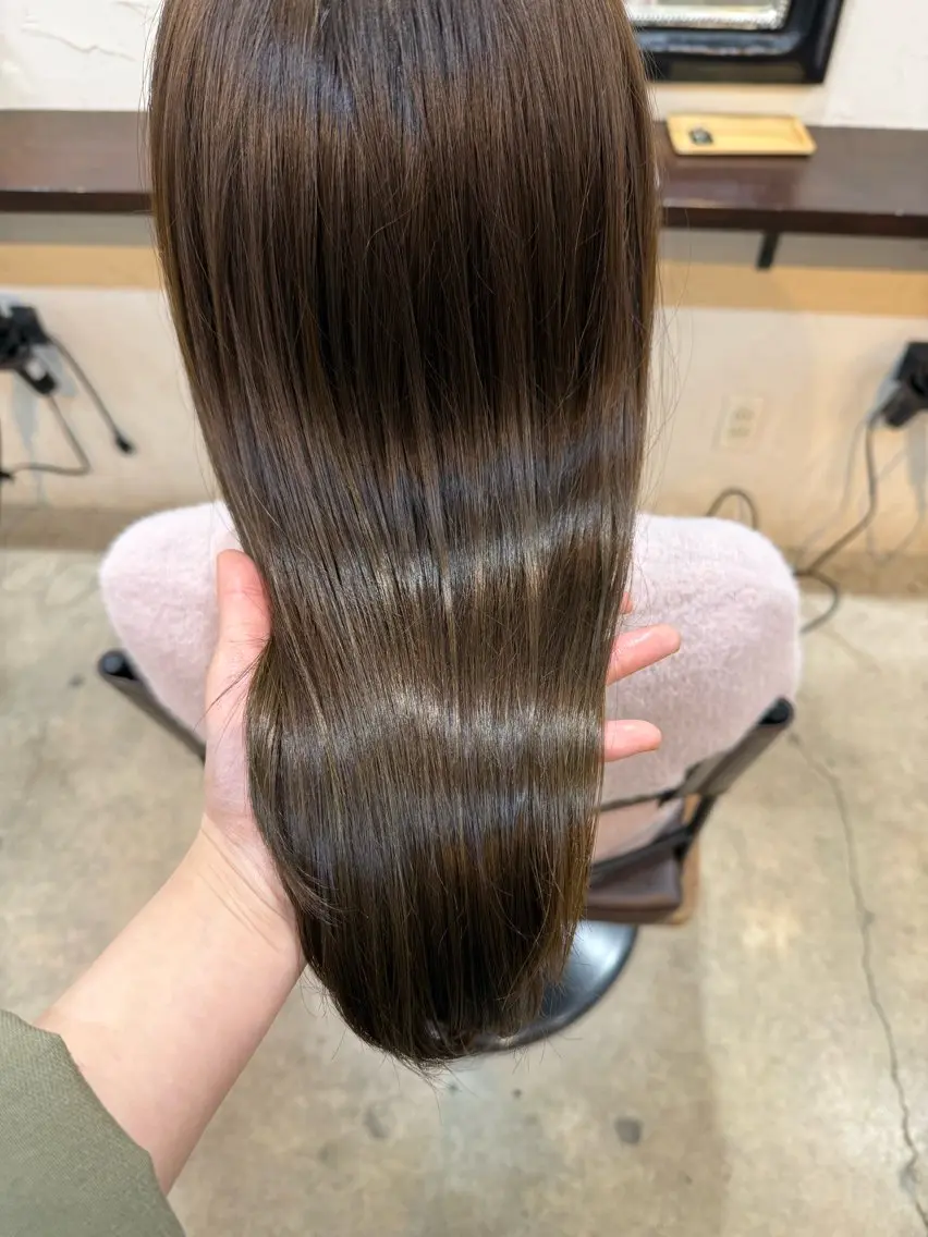 セミロング カラー ベージュカラー 透明感カラー オリーブベージュ ヘアカラー トリートメント 三條 朋香のヘアスタイル