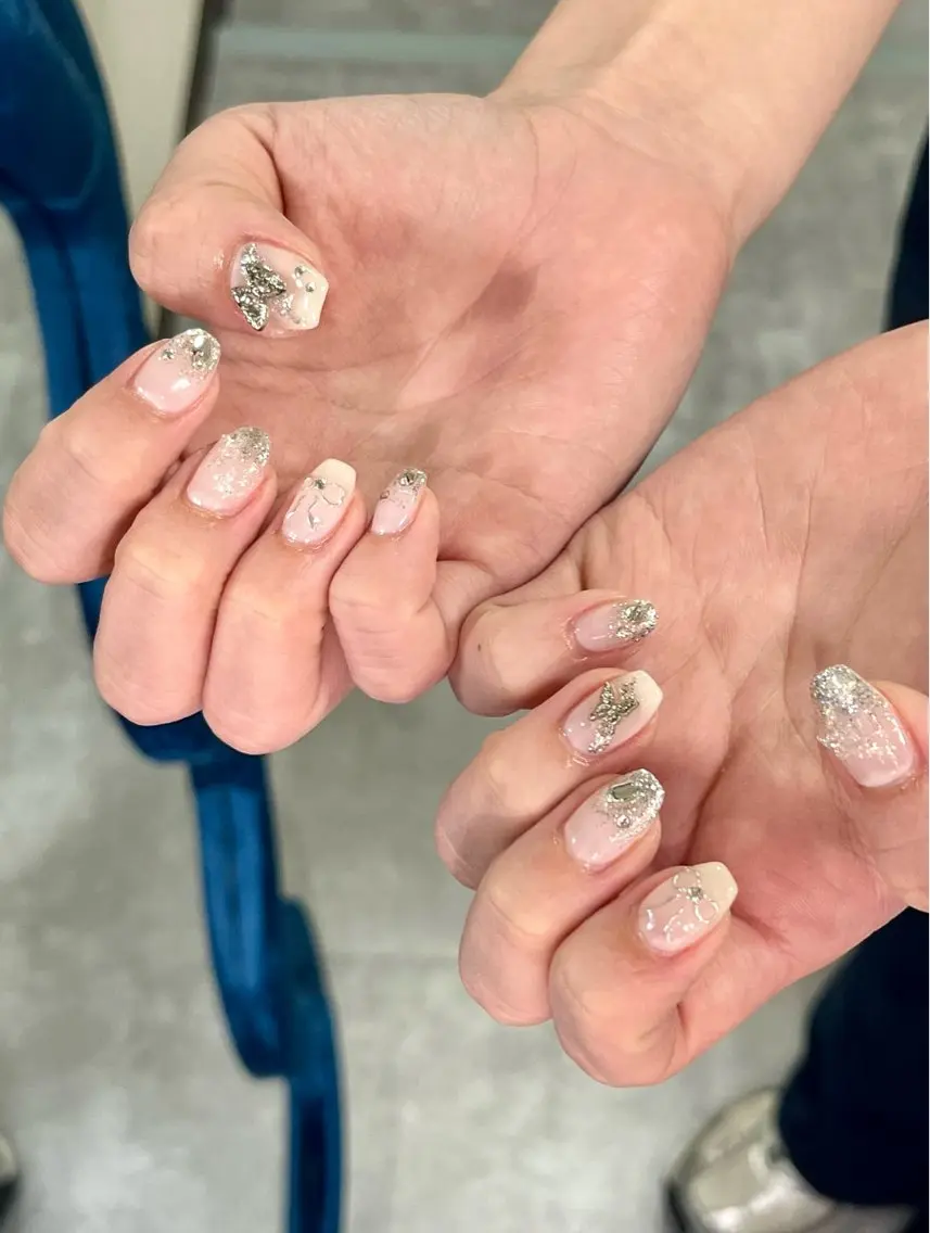 ネイル シルバー ホワイト ハンドネイル NailByua 武蔵新城徒歩4分のネイルデザイン