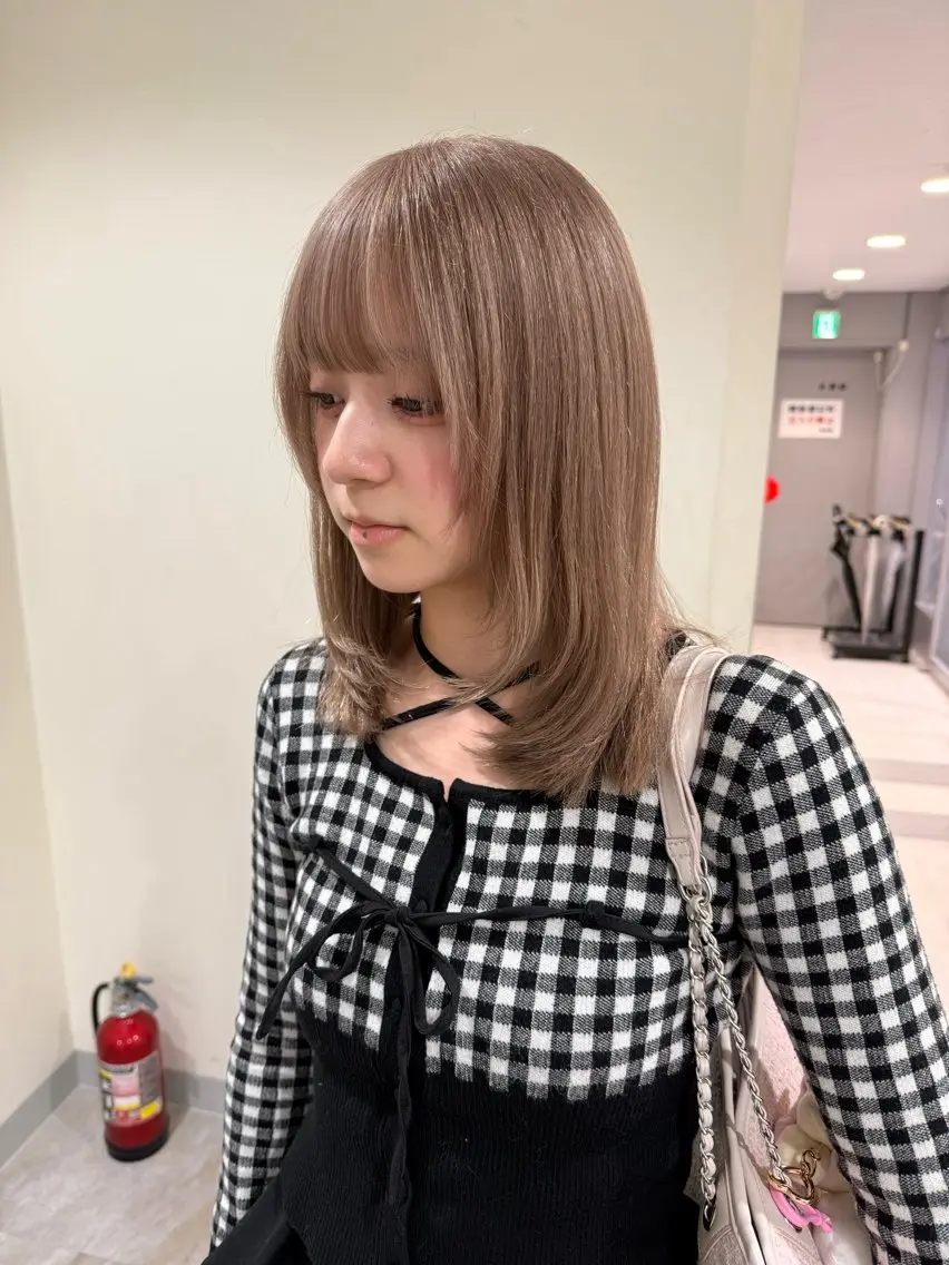 ロング カラー カット ヘアカラー トリートメント ハイトーンレイヤー 顔まわりSOTAのヘアスタイル