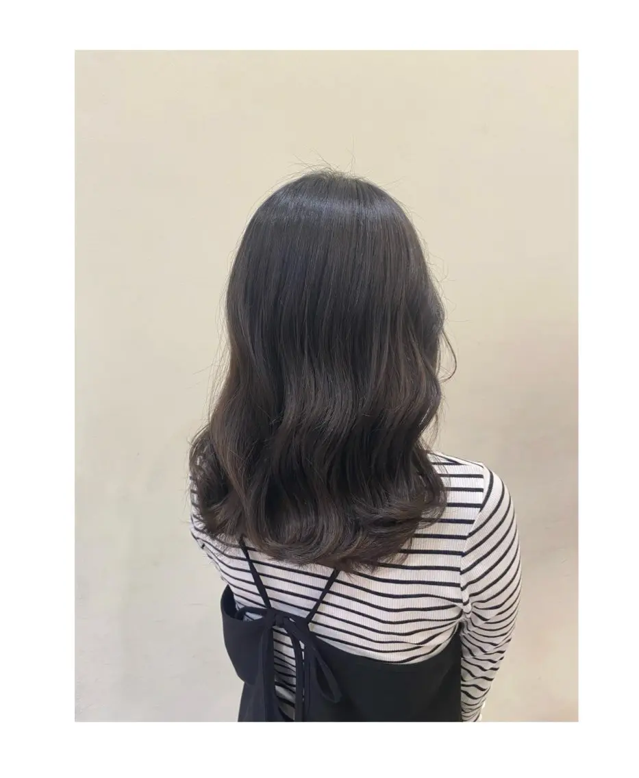 カラー 新嵩 真理のヘアスタイル