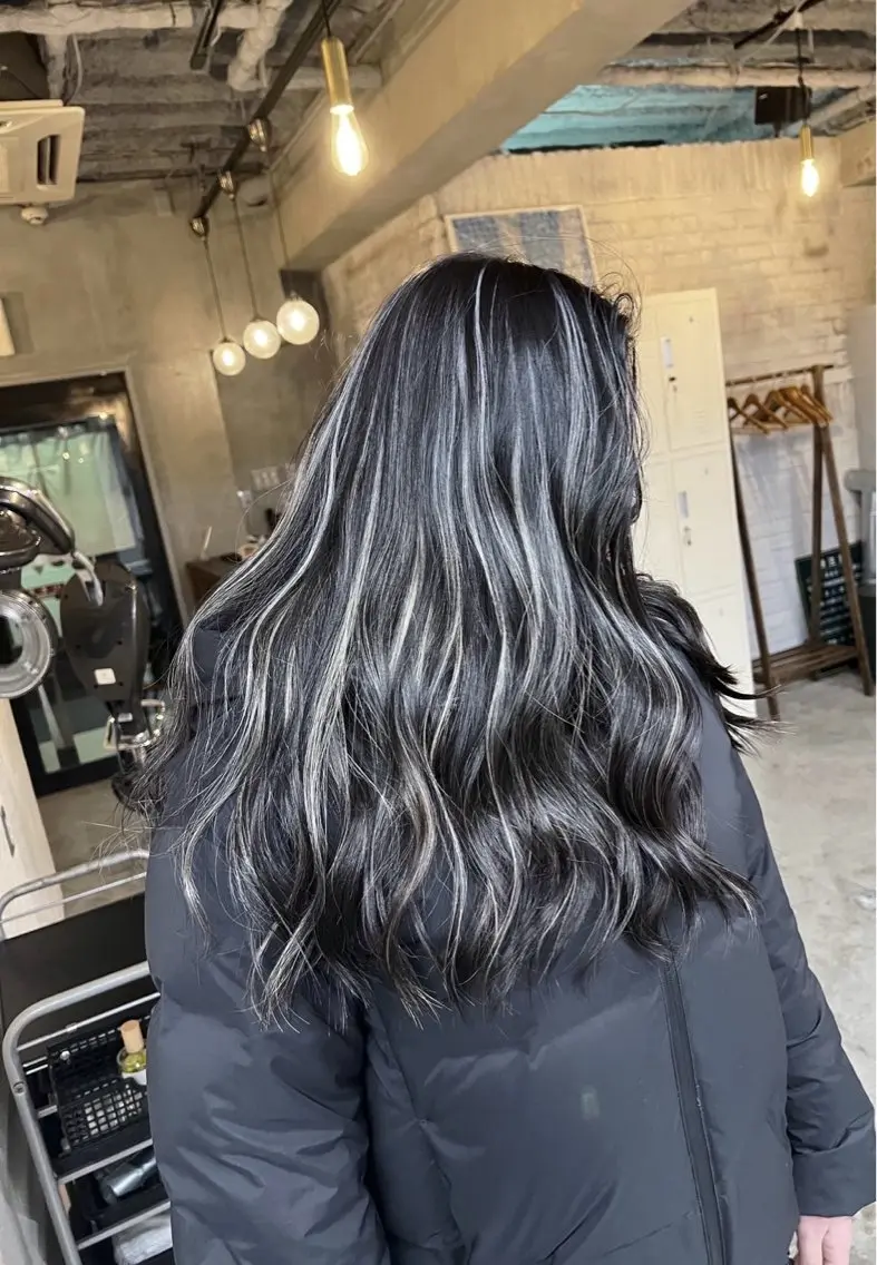 ロング カラー ダークグレー ダークグレージュ グレージュ ハイライトカラー ハイライト ヘアカラー トリートメント 指名数No.1 /NAOYAのヘアスタイル