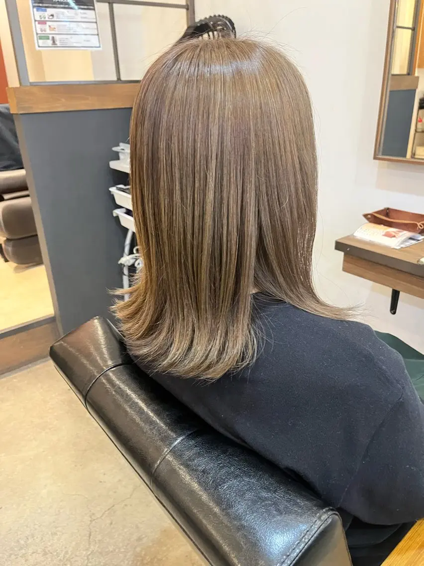 セミロング ヘアカラー 小堀 いぶきのヘアスタイル