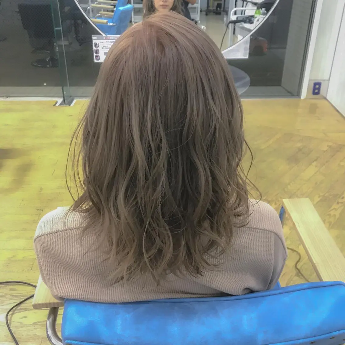 ミディアム カラー ヘアアレンジ ベージュカラー ミルクティーベージュ 松井 敬太郎のヘアスタイル