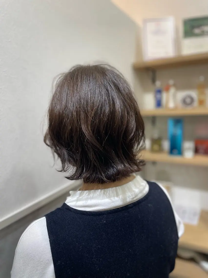 ミディアム レイヤーカット 外ハネヘア ROCCAhair 谷山陸のヘアスタイル