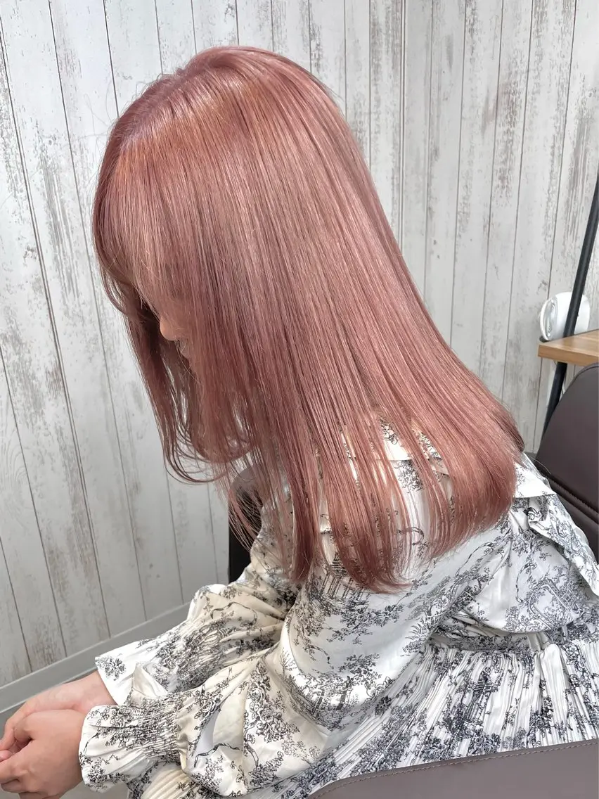セミロング カット ヘアカラー ブリーチ特化🎖️ピ ンクカラー高橋さやかのヘアスタイル