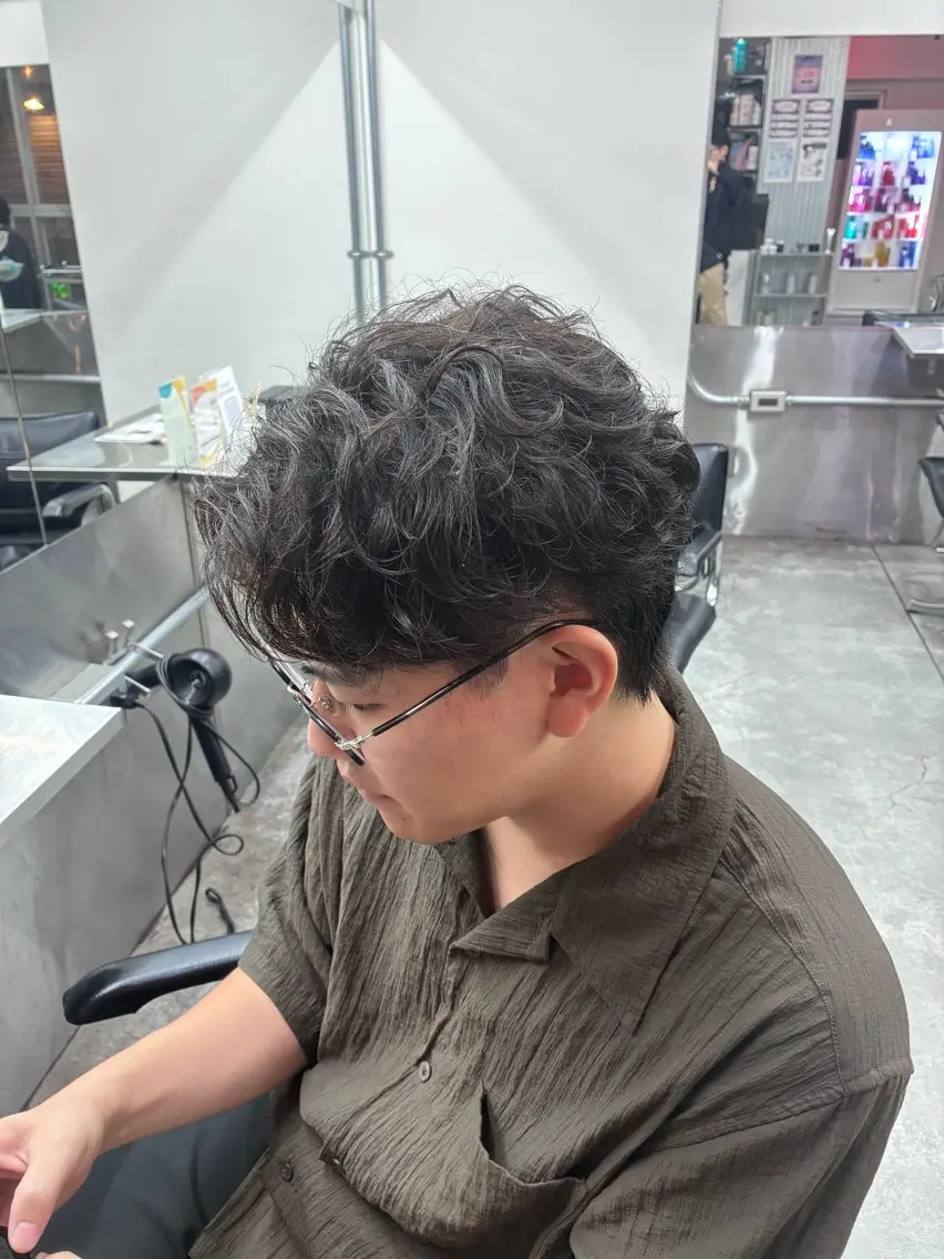 ショート パーマ メンズ センターパート メンズパーマ カット パーマ トリートメント ヘアセット 大人短髪パーマ特化 🔥颯太のヘアスタイル