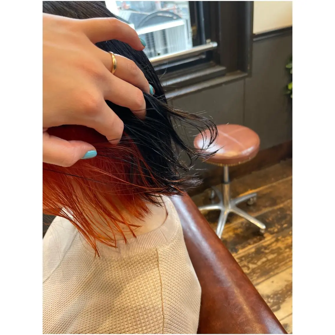 ショート カラー くるくるパーマ aikoのヘアスタイル