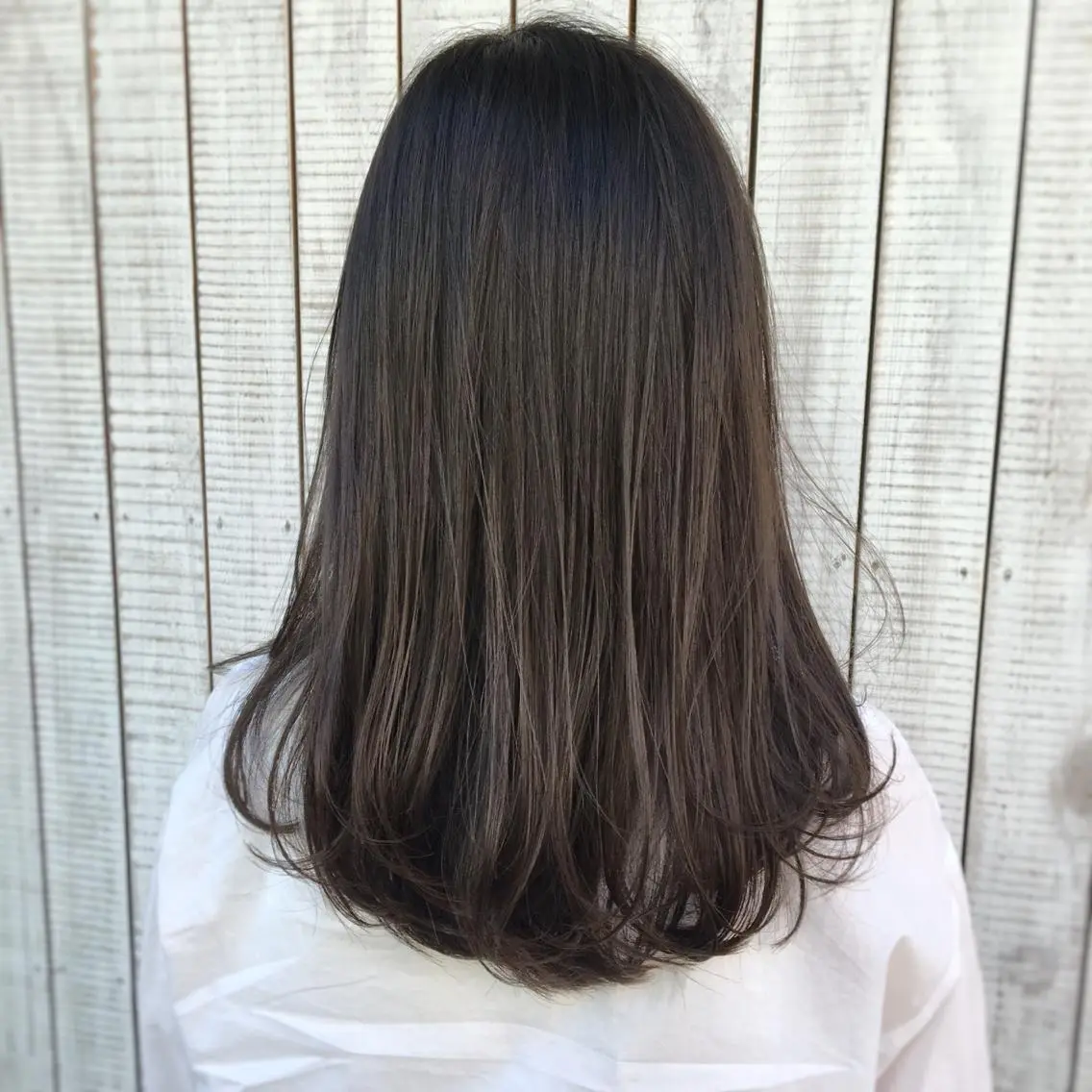セミロング カラー ブリーチ グレージュ ブリーチなしカラー ヘアカラー トリートメント ケアブリーチ 坪井佑樹のヘアスタイル