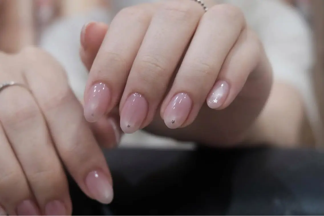 ネイル チークネイル ドット フレンチネイル グラデーション 韓国ネイル ハンドネイル Minette nailrinrinのネイルデザイン